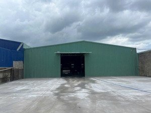 cho thuê xưởng khuôn viên rộng 1100m2 giá 35 tr/ tháng mới sửa sang thuận an - bình dương