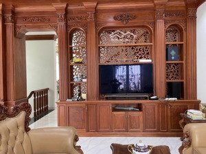 cần bán biệt thự đường số 8 khu cityland garden emart, dt: 9 x 20m. hoàn thiện gỗ đỏ