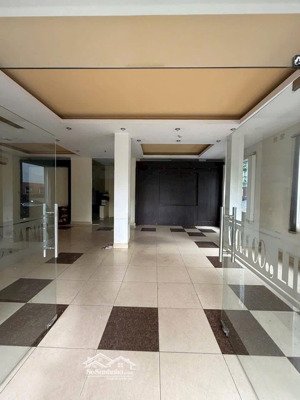 cho thuê mặt bằng kinh doanh 10x10m ngay cổng trường đại học hutech, đường ung văn khiêm, bt
