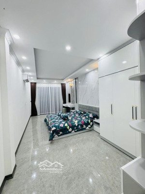 chính chủ a trai bán nhà hoàng như tiếp - long biên - thang máy - 45 m2 - giá rẻ