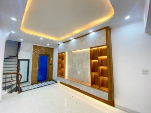 tòa căn hộ có thang máy - ngõ định công: 32m2 có 6 tầng - giá 8.5 tỷ còn tl