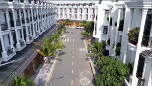 bán gấp nhà phố cửa ngõ tp. hcm - sổ riêng từng căn - dân cư hiện hữu