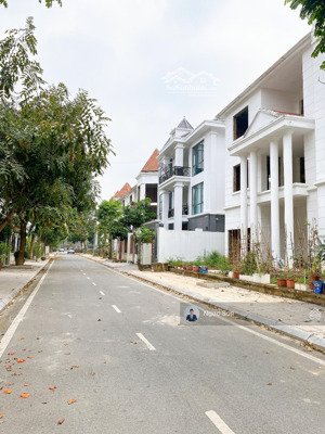 chính chủ gửi bán biệt thự song lập 190m2 giá 27,5 tỷ cần bán gấp. liên hệ em sơn 