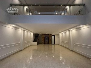 cần cho thuê gấp nhà lô góc đỗ quang, trung hoà, cầu giấy, hà nội