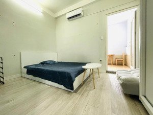 còn 1 phòng cho thuê studio tách bếp, full nội thất ngay cầu bình lợi