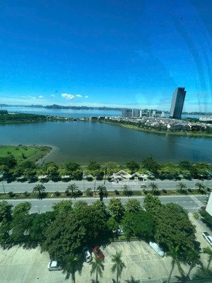 duy nhất căn mặt biển còn sót lại