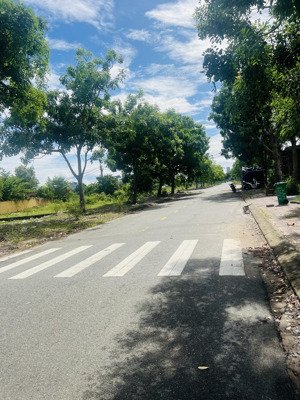 sốc !!! chỉ 1 lô duy nhất chắc chủ, chủ thiện chí bán đường nam trân view hồ