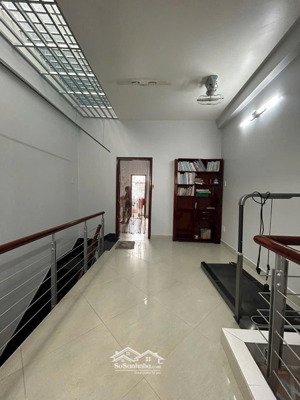 cho thuê nhà phố phạm hữu lầu q7. giá :25 tr . lh :0855548097
