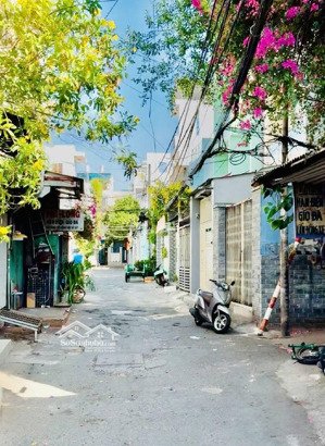 nhà đẹp bình đông q8 , 82m2 , 2pn ,hẻm ba gác an ninh , sổ hồng riêng , không qh , chỉ 3.68 tỷ