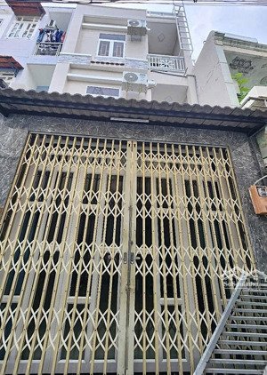 chính chủ bán lỗ 200tr căn nhà ngay chợ bình chánh