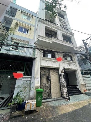 siêu phẩm chdv thu nhập 40 tr/t kết cấu 5 tầng (5*19 )14 phòng cho thuê hxh dân trí cao ltk q10