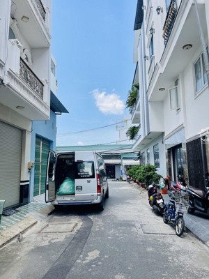 nhà hẻm 2 mặt trước sau mã lò, 4x13m, 3 tầng, xe hơi ngủ trong nhà, chỉ 6.x tỷ