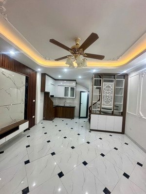 bán nhà phú diễn - 38m2 - 5 tầng - nhỉnh 6 tỷ. gần hồ điều hoà, ô tô đỗ cổng, 500 ra đh tnmt