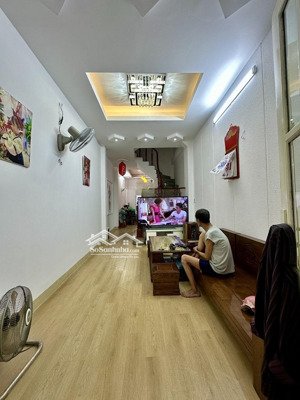 thanh nhàn - g 40m2 5 tầng - hơn 7 tỷ - trung tâm hbt - 10m ra ô tô - thoáng sáng