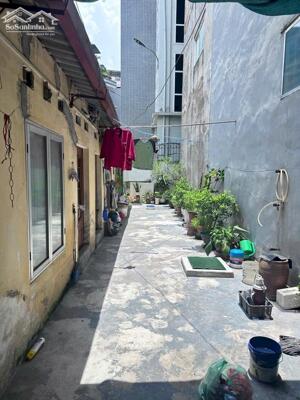 Bán 150M trần khát chân tặng nhà lô góc 100M ra phố hai bà trưng