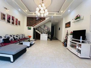 nhà chính chủ bán gấp đường thích quảng đức, gần trường thcs độc lập, giá 2tỷ1