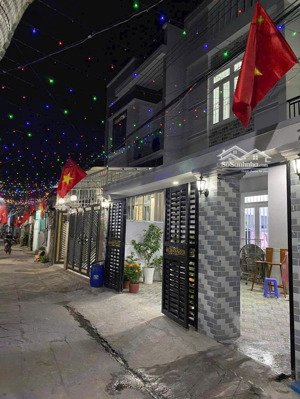 chủ hạ giá 500tr bán gấp căn nhà đẹp giá rẻ gần chợ trường học đường thông ngay đường phạm hữu lầu