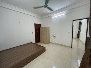 chính chủ cho thuê chung cư mini 1 ngủ 1 khách bếp riêng 50m2 cách bến xe mỹ đình 300m giá chỉ 4tr9