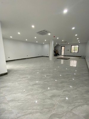 cho thuê tòa nhà mặt phố vạn phúc, p vạn phúc, hđ. dt 100m, mt 6m, 8 tầng 1 hầm. thang máy giá 60tr