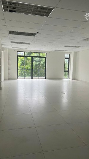 cho thuê văn phòng kdt vạn phúc city 7x20m giá 13.5tr có hầm, thang máy