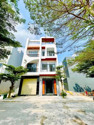 NHÀ PHỐ NGAY TRUNG TÂM GẦN AEON BÌNH DƯƠNG