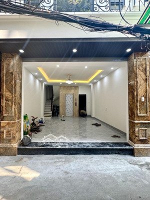 trịnh đình cửu - oto đỗ tránh trước cổng - 32m2 - 6 tầng - thang máy full nội thất, giá 8,5tỷ