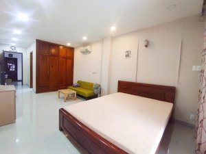 chính chủ cho thuê phòng ban công full nội thất út tịch gần sân bay tân bình