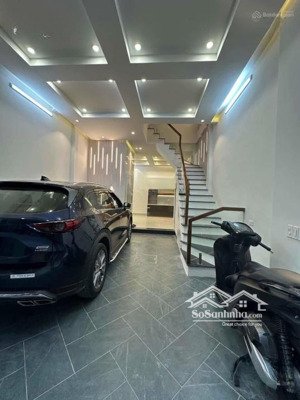 cho thuê nhà riêng mới tinh, đẹp, ngõ 131 thái hà, dt 55m2* 5 tầng, mt 5m, ô tô đỗ cửa. giá 24tr/th