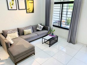 cho thuê gấp nhà phố mới đẹp dt 5x20m 1 trệt 3 lầu, full nội thất 4pn 4wc, giá 30 triệu, thật 100%