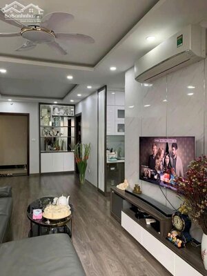 Bán gấp căn hộ tòa CT1 thành phố giao lưu – DT 54m2 ( 2 ngủ) – giá chỉ 3,8 tỷ.