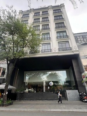 bán tòa nhà hầm 9 tầng - góc 3 mặt tiền đường hoàng hoa thám dt 20x35m hđt 700tr/tháng - giá 180 tỷ