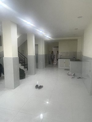 nhà mới sơn gần chợ gò vấp 6x11m trệt lầu 3pn 3wc hẻm xe hơi nguyễn du p7 gv