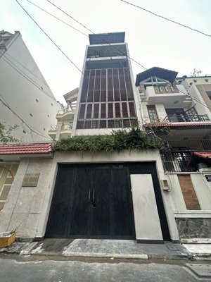 cho thuê nhà mt lam sơn, tân bình. dt: 6x20m, hầm trệt 5 lầu, thang máy. giá 55tr/tháng