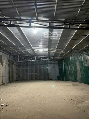 cho thuê kho xưởng nguyễn khoái hoàng mai 240m2, giá 15tr/ tháng ngõ xe 8 tấn