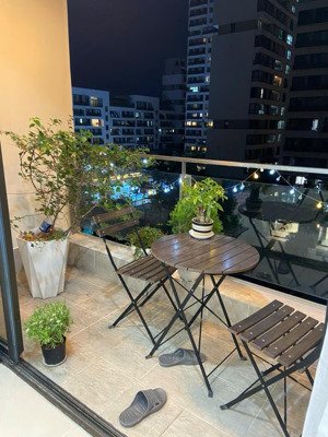 bán gấp căn hộ the panorama, diện tích 121m2 ban công phòng khách giá 13,5 tỷ thương lượng.