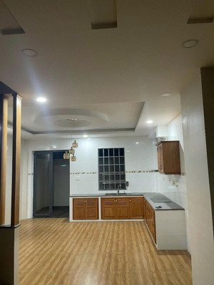 cho thuê nhà khu dân cư dương hồng, bình chánh: 5x20m,hầm, trệt 3 lầu, mới xây, nt đầy đủ. 20 triệu