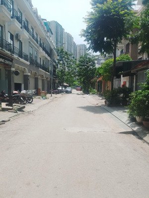 biệt thự lạc long quân - gara ô tô vào nhà - vài bước hồ tây - ngõ thông l.hệ tuấn 