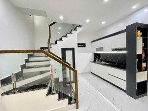 bán nhà 3 tầng tại đường miếu hai xã giá chỉ 2,4x tỷ