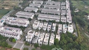 bán nhà phố simcity đường lò lu cách vin q.9- 10 phút dt: 5x15.5 trệt 3 lầu 