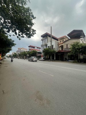 siêu phẩm mặt quốc lộ 17 toàn thắng, thuận an, bán đất tặng luôn nhà 2 tầng 10 phòng