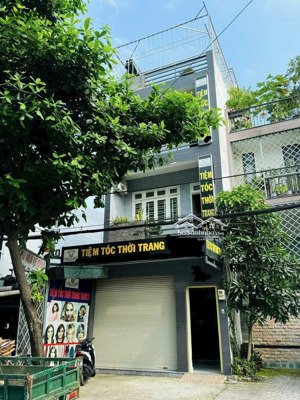 bán nhà mặt tiền ngay chợ phạm văn bạch, gò vấp. dt 5x18m, ít lg, 4 tầng như hình, giá 12.5tỷ