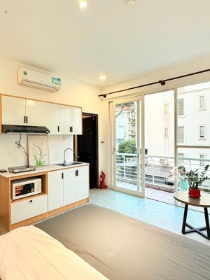 căn hộ ngay phú mỹ hưng studio bancol full nội thất, nhận khách nước ngoài, thuê ngắn hạn, gần q1,4