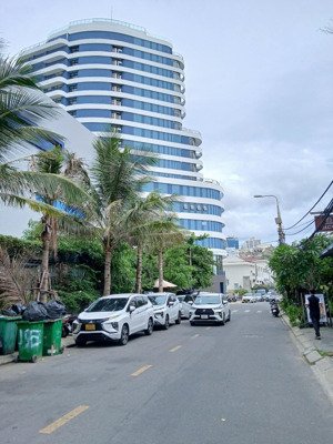 cần bán gấp lô đất 2 mặt tiền sát phố đi bộ an thượng. 230m2 ngang 12m giá tốt chỉ 30 tỷ còn tl