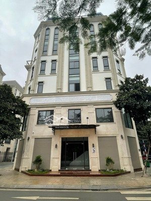 cần cho thuê lô góc him lam mặt đường tố hữu, nhà 2 mặt tiền kinh doanh đỉnh. lh: 