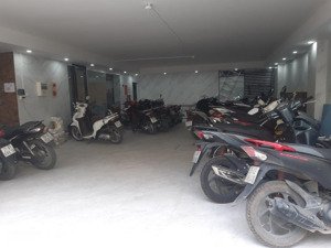 cho thuê biệt thự kđt vimeco nguyễn chánh, cầu giấy. dt 150m2 x 4 nổi 1 hầm, mt 10m. giá 40tr