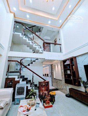 chính chủ bán nhà 4 tầng - kế bên phú mỹ hưng - hẻm xe hơi - giá tốt cực ưu đãi