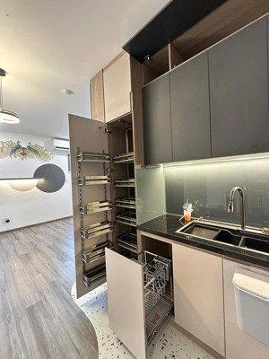 chính chủ chuyển công việc cần bán căn hộ 3pn; đầy đủ nội thất cao cấp. lh xem nhà.