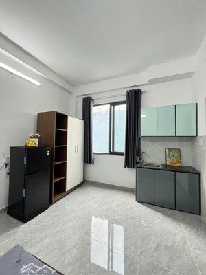 phòng trọ full nội thất cửa sổ lớn thoáng đặng thùy trâm ngay đại học văn lang - lh: 