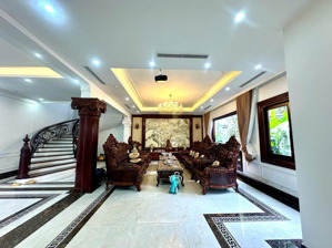biệt thự vip lô góc 3 thoáng, có 102 nam từ liêm 366m2, 4 tầng, mặt tiền 36m, giá hơn 50 tỷ