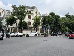 bán biệt kđt mới dịch vọng,310m4 nổi 1 hầm, thang máy, mt:15m-view chung cư,công viên-giá 89.9 tỷ